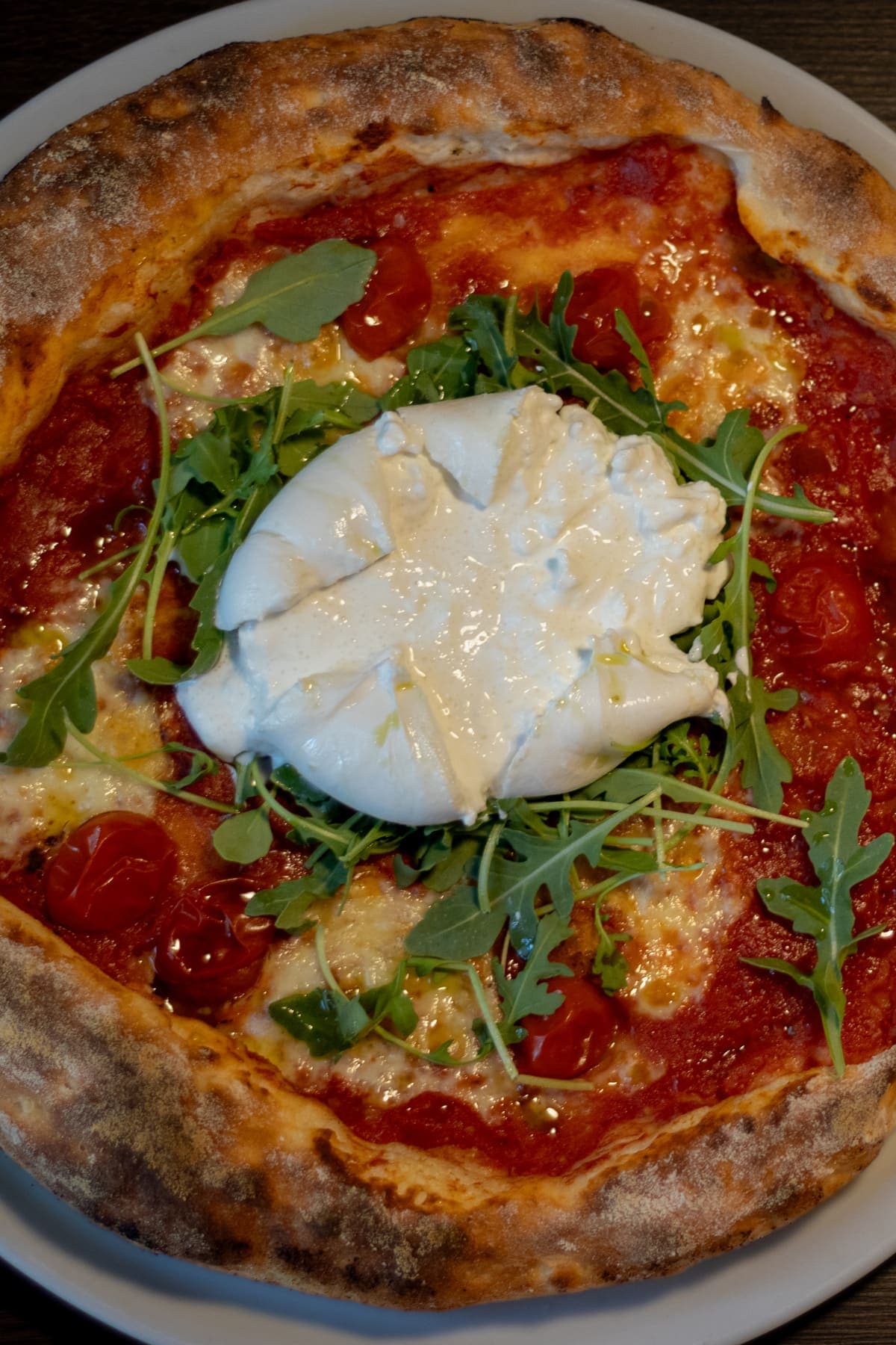Burratás pizza a kemencéből